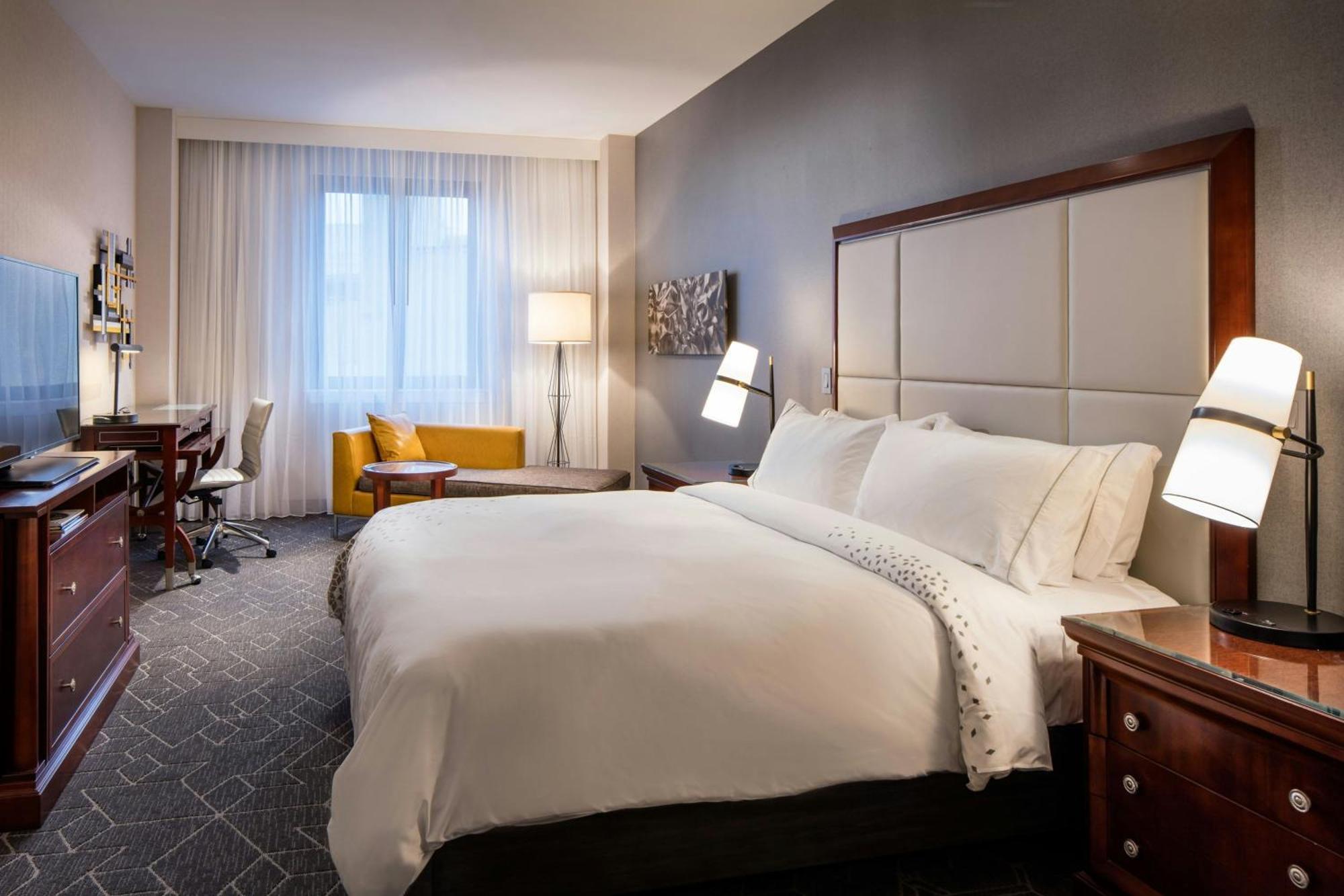 Renaissance Downtown Hotel
